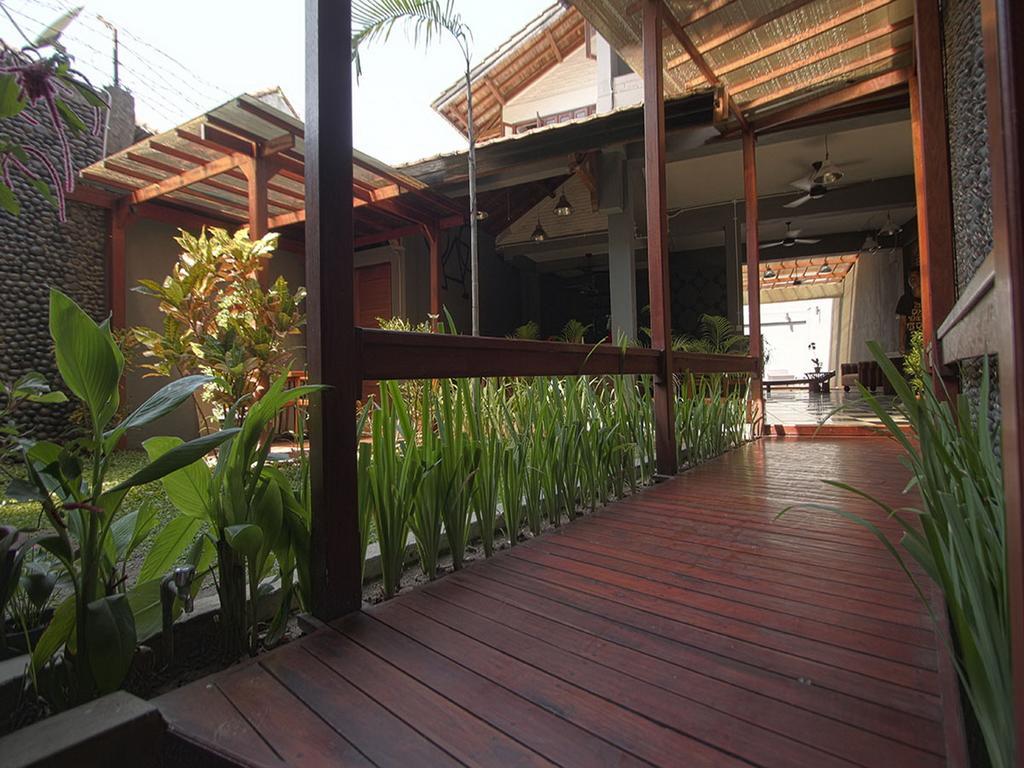 Kayun Hostel Downtown Kuta  Exterior photo